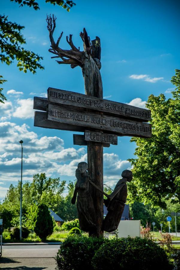 Miedzynarodowy Dom Spotkan Mlodziezy W Oswiecimiu Exterior photo